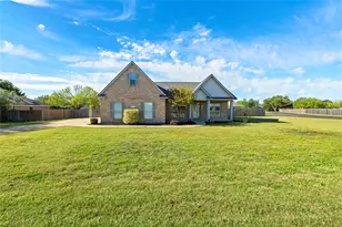 400 Rio Grande Ave, Hutto, TX 78634 - Photo 2