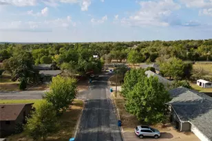 112 Plum Dr, Elgin, TX 78621 - Photo 6