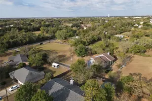 112 Plum Dr, Elgin, TX 78621 - Photo 4