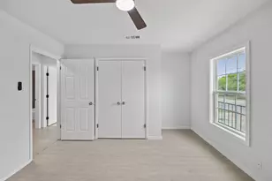 301 E Croslin St, Austin, TX 78752 - Photo 22