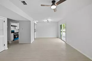 301 E Croslin St, Austin, TX 78752 - Photo 10