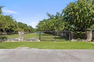 909 Brooks Hollow Rd, Lakeway, TX 78734 - Photo 12