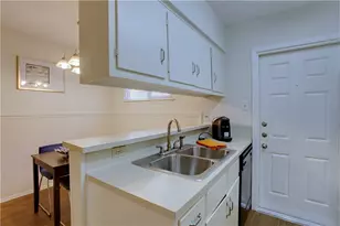 816 W N Loop Blvd, Austin, TX 78756 - Photo 12