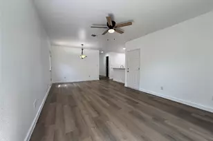 1621 Parkfield Cir, Round Rock, TX 78664 - Photo 4