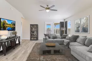 138 Holmby Dr, Hutto, TX 78634 - Photo 12