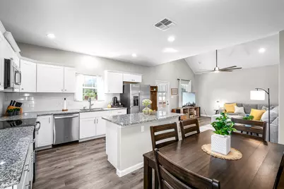 224 Spruce Avenue, Luling, TX 78648 - Photo 8