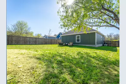 224 Spruce Avenue, Luling, TX 78648 - Photo 22