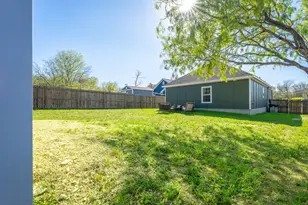 224 Spruce Ave, Luling, TX 78648 - Photo 22