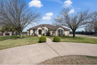 117 S Sentry Point, Hutto, TX 78634 - Photo 2