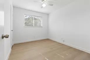 11131 Henge Dr, Austin, TX 78759 - Photo 10