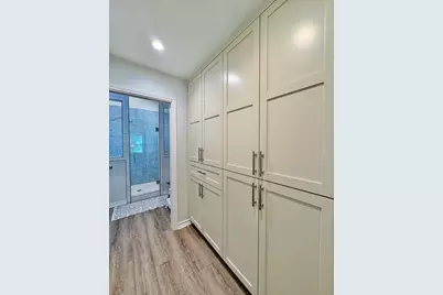 203 E 11th Street, Elgin, TX 78621 - Photo 18