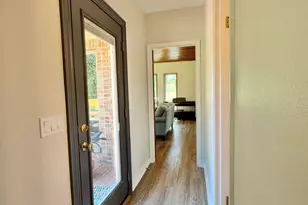 203 E 11th St, Elgin, TX 78621 - Photo 32