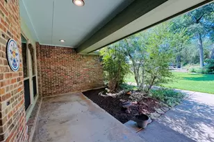203 E 11th St, Elgin, TX 78621 - Photo 6