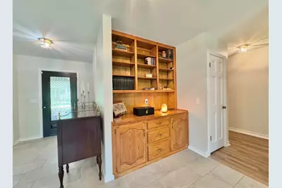 203 E 11th Street, Elgin, TX 78621 - Photo 16