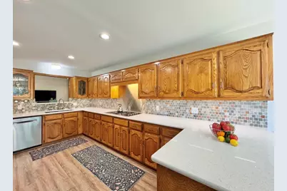203 E 11th Street, Elgin, TX 78621 - Photo 10