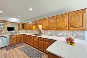 203 E 11th St, Elgin, TX 78621 - Photo 10