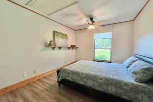 203 E 11th St, Elgin, TX 78621 - Photo 26