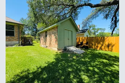 203 E 11th Street, Elgin, TX 78621 - Photo 40