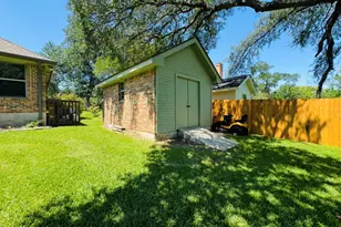 203 E 11th St, Elgin, TX 78621 - Photo 40