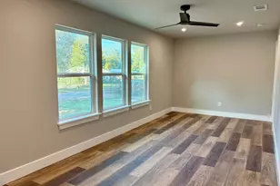 1902 N Fannin Ave, Cameron, TX 76520 - Photo 4