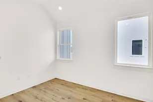 7208 Providence Ave, Austin, TX 78752 - Photo 16