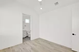 7208 Providence Ave, Austin, TX 78752 - Photo 18