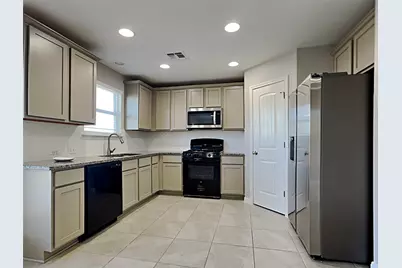 1052 Esplanade Parkway, San Marcos, TX 78666 - Photo 4