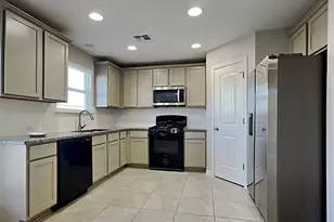 1052 Esplanade Pkwy, San Marcos, TX 78666 - Photo 4