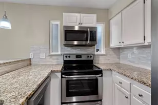 6810 Deatonhill Dr, Austin, TX 78745 - Photo 10