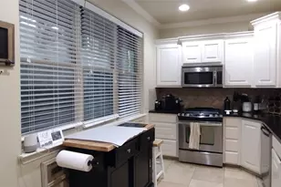 500 Kenniston Dr, Austin, TX 78752 - Photo 10