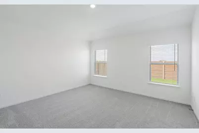112 Wirepass Crest, Jarrell, TX 76537 - Photo 4