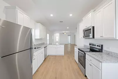 112 Wirepass Crest, Jarrell, TX 76537 - Photo 2