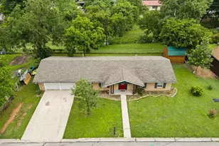 202 E Tate St, Burnet, TX 78611 - Photo 18