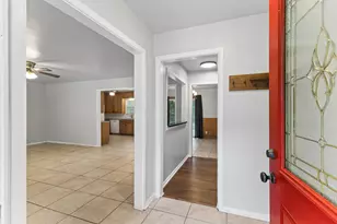 202 E Tate St, Burnet, TX 78611 - Photo 2