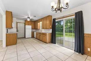 202 E Tate St, Burnet, TX 78611 - Photo 8