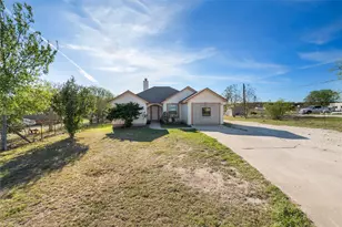 135 Petirrojo Ct, Del Valle, TX 78617 - Photo 1