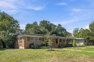 1419 Cloverleaf Dr, Austin, TX 78723 - Photo 2