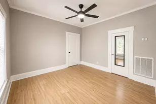 514 E 38th St, Austin, TX 78705 - Photo 4