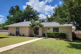 2008 Meadow Brook Dr, Round Rock, TX 78664 - Photo 2