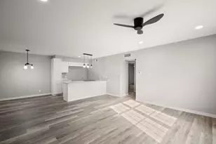 910 Duncan Ln, Austin, TX 78705 - Photo 2