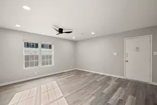 910 Duncan Ln, Austin, TX 78705 - Photo 4