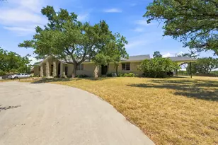 1103 S Willis St, Lampasas, TX 76550 - Photo 2