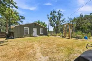 1103 S Willis St, Lampasas, TX 76550 - Photo 24