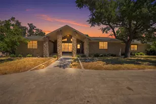 1103 S Willis St, Lampasas, TX 76550 - Photo 1