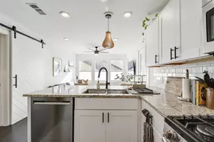 2901 Glen Rae St, Austin, TX 78702 - Photo 2