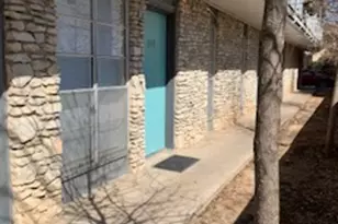 105 E 31st St, Austin, TX 78705 - Photo 8