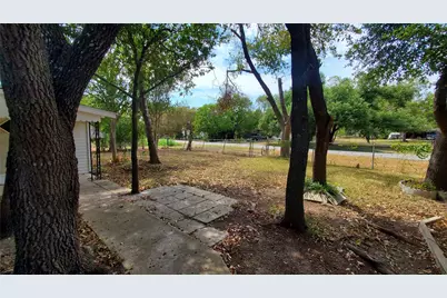1117 W 4th Street, Taylor, TX 76574 - Photo 6