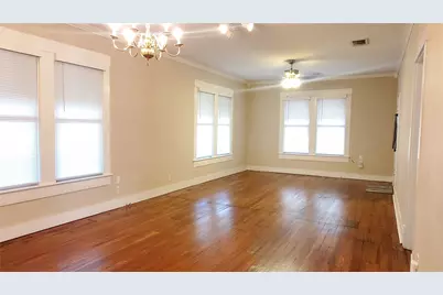 1117 W 4th Street, Taylor, TX 76574 - Photo 8