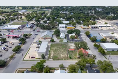 606 S Chestnut Street, Lampasas, TX 76550 - Photo 6