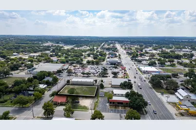 606 S Chestnut Street, Lampasas, TX 76550 - Photo 1